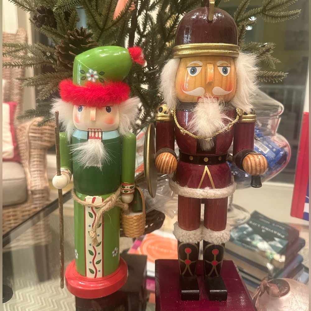 Festive Wooden Nutcracker Set EUC for Holiday / Christmas/ Winter Decor